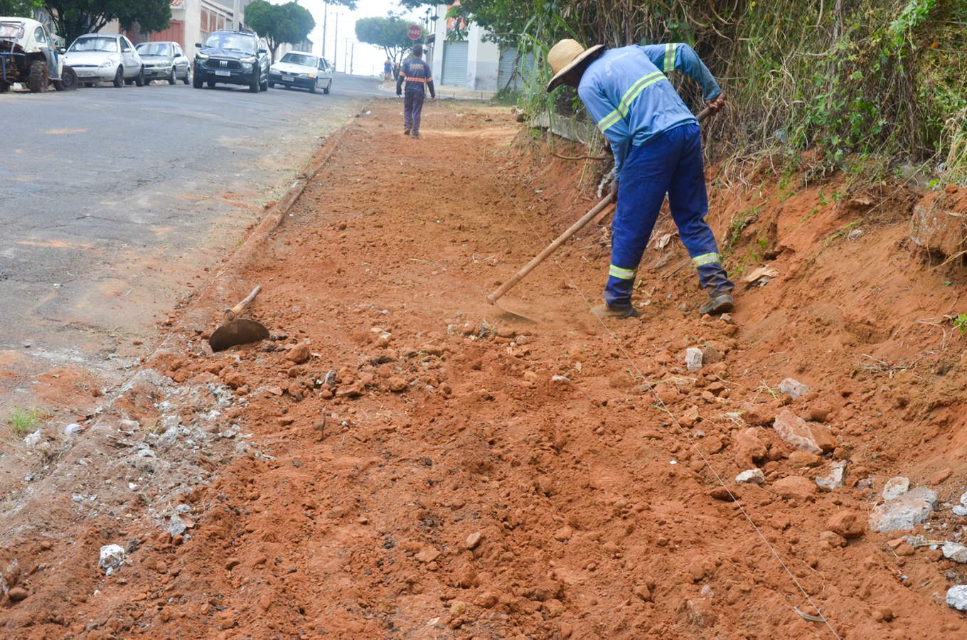 Programa Calçada Segura chega ao bairro Santa Terezinha
