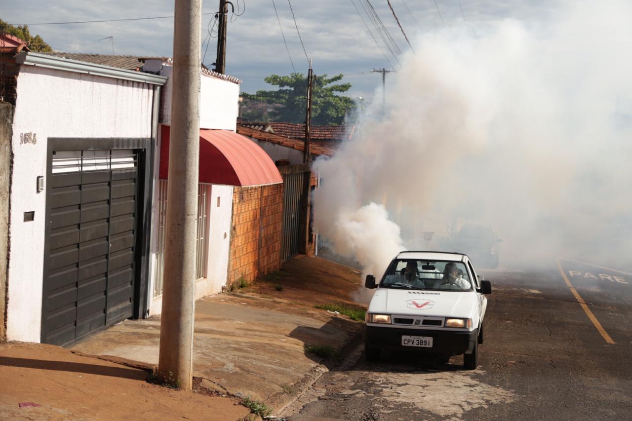 Prefeitura faz plantão neste domingo para intensificar combate à dengue