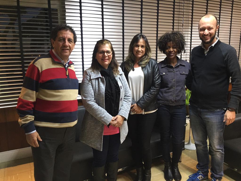 Governo Municipal recebe Famílias Acolhedoras em reunião