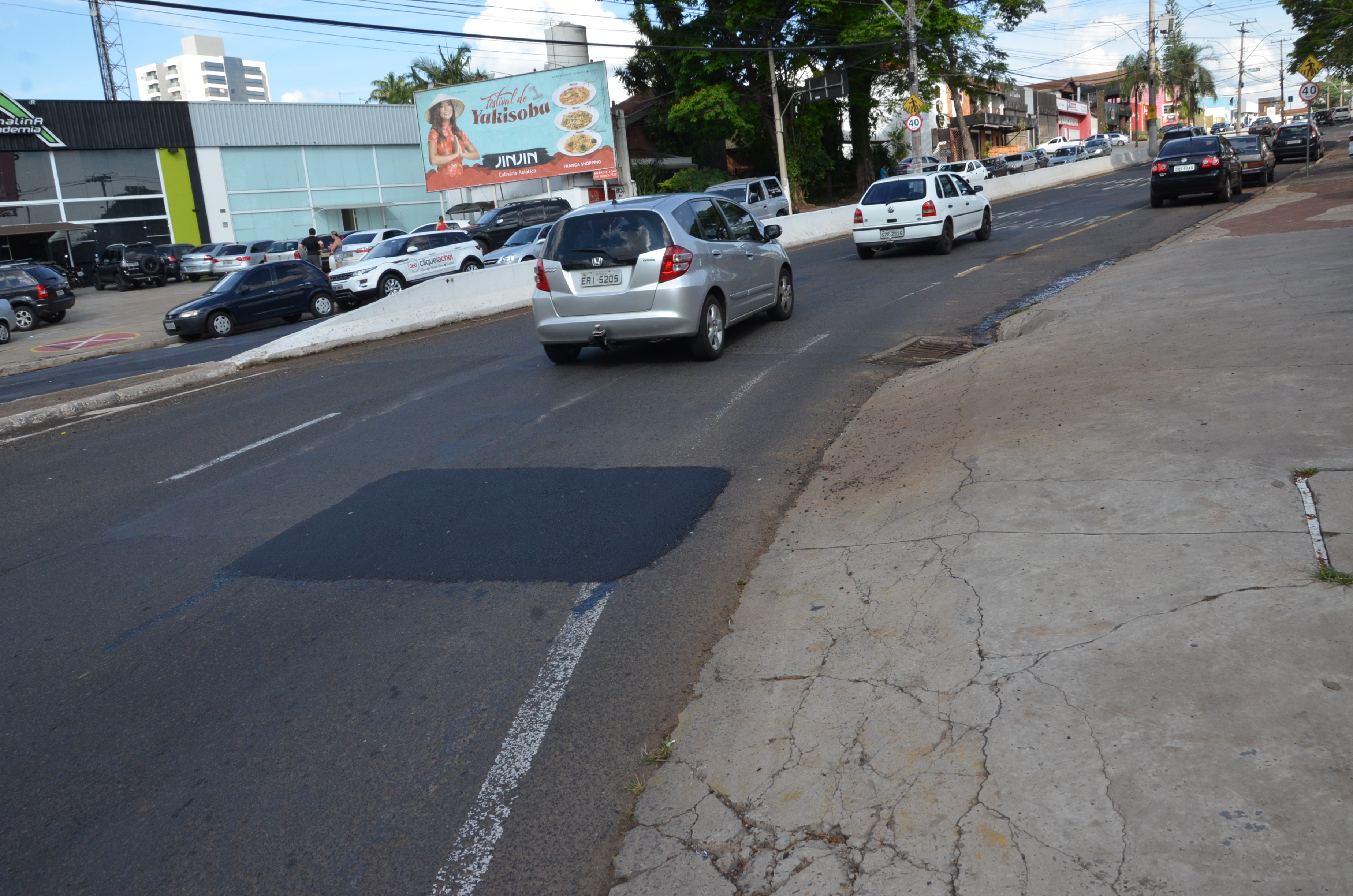 Emdef repara estragos em Rotatória do Champagnat
