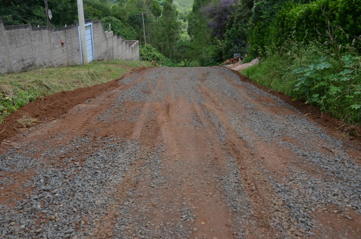 Parque dos Ipês recebe manutenção nas ruas