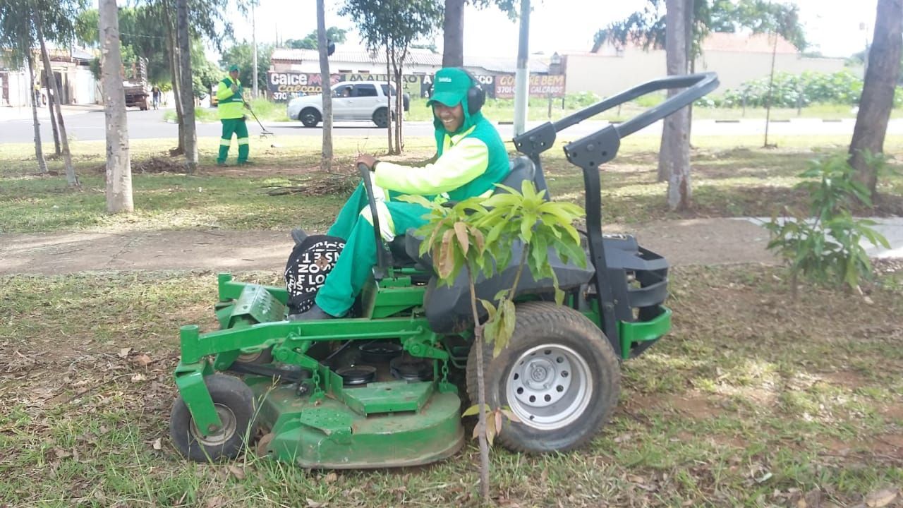 Prefeitura amplia ações de limpeza em áreas públicas